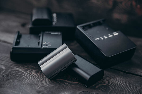 9. battery life iphotography camera battery and charger