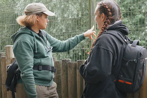 wildlife photography workshop 3 iphotography rachel sinclair teaching tutor rebecca at the zoo with cameras