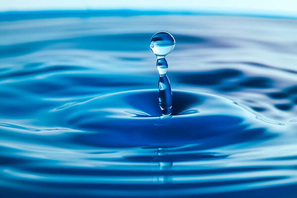 Drop,Of,Blue,Water,Fell,,Causing,A,Splash,On,The Water Drop Photography Tutorial