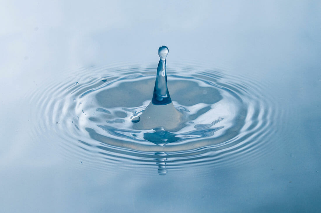 Water,Drops,And,Circle,Ripples,-,Splash,Of,Light,Blue Water Drop Photography Tutorial