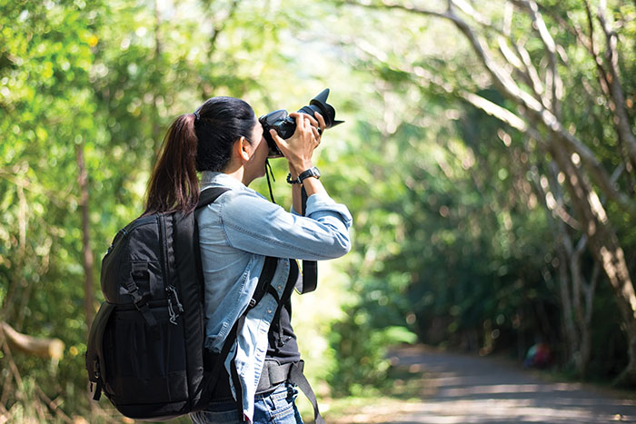 Professional,Woman,Photographer,Taking,Camera,Outdoor,Portraits,With,Prime,Lens