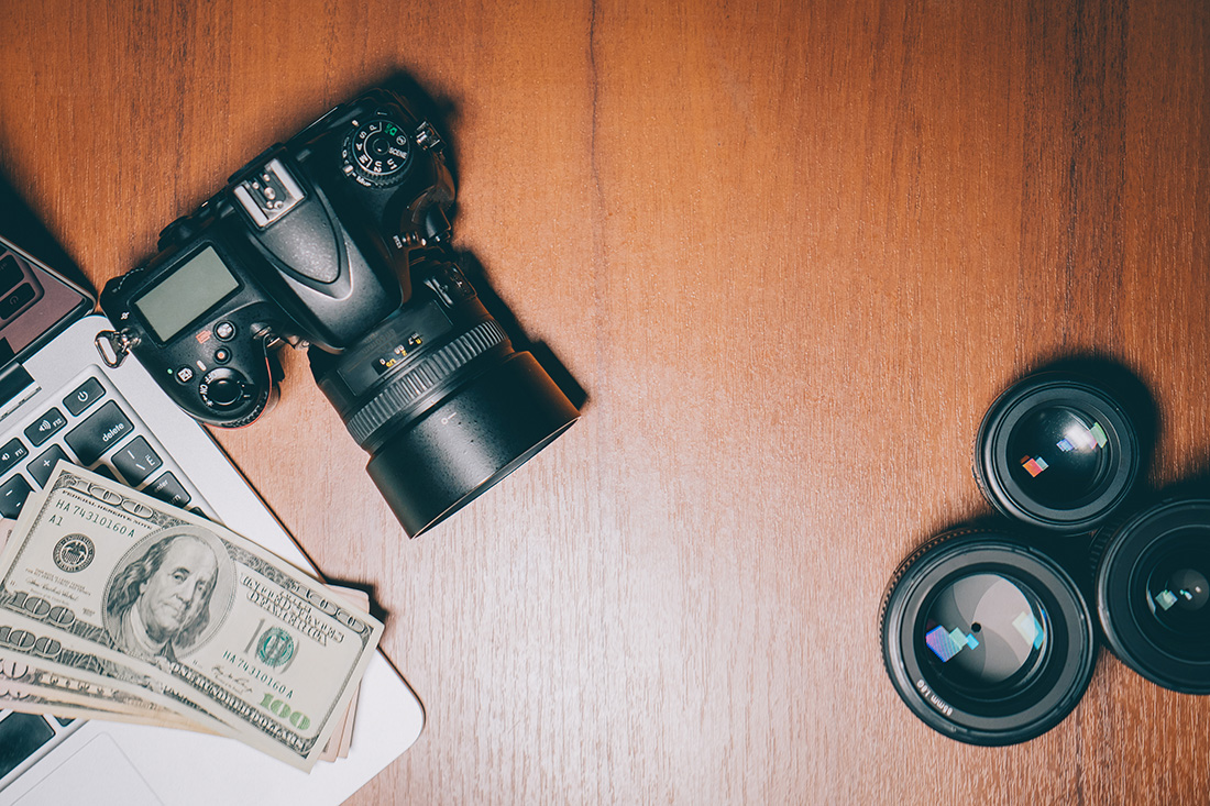 Photographer's,Desk,On,Which,His,Instruments,And,Cash,Are,Located,