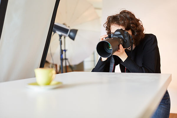 Photographer,With,Slr,Camera,Taking,A,Picture,Of,A,Product Product Photography Tutorial