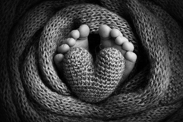 Feet,Of,A,Newborn,Close-up,In,A,Woolen,Blanket.,Pregnancy,
