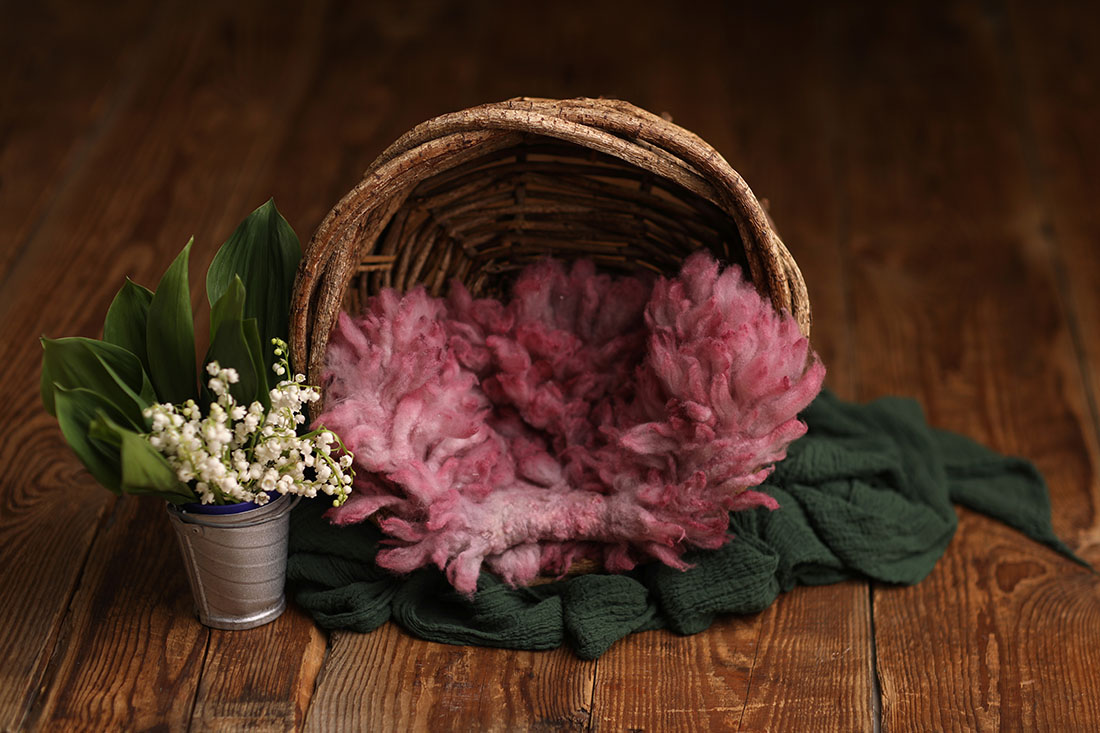 Newborn,Photography,Digital,Background,Prop.,Wood,Basket,With,Pink,Fur