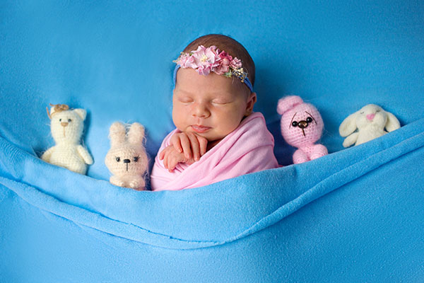 Beautiful,Newborn,Sleeping,With,Knitted,Toys Newborn Photography Tutorial