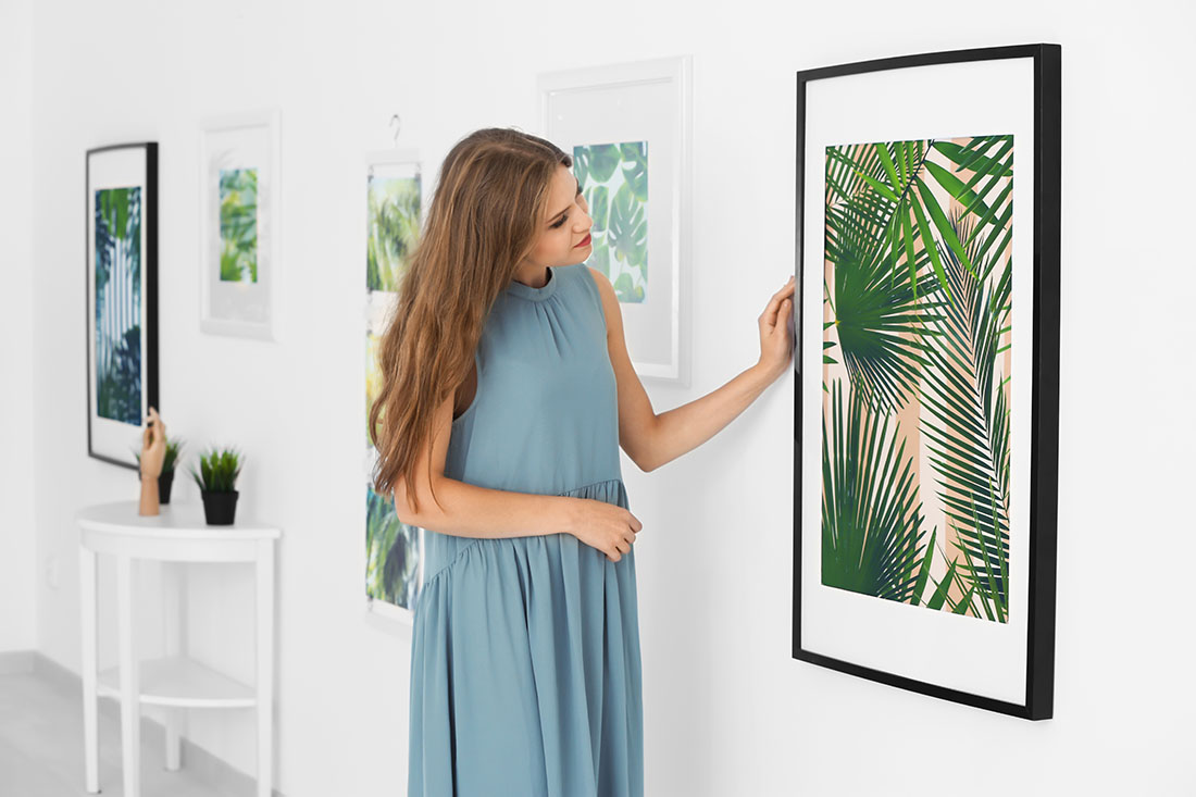 Young,Woman,Looking,At,Picture,Of,Tropical,Foliage,In,Art Fine Art Photography Tutorial