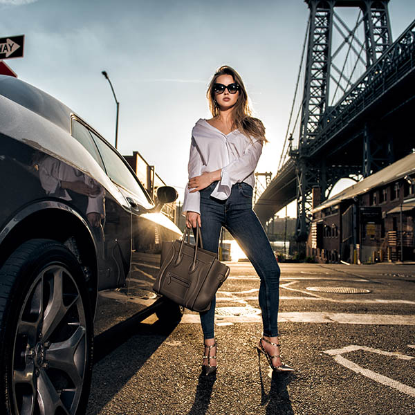 Beautiful,Fashion,Model,Woman,Posing,With,A,Car,Wearing,Causual